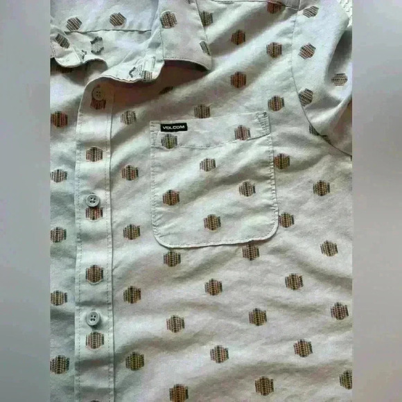 ✨Volcom short sleeve button-up shirt with front pocket youth XL - Picture 4 of 6